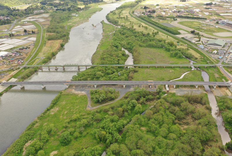上空からの橋梁全景です。(手前側が新小谷木橋)