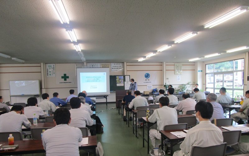 工場内見学後は環境にやさしい塗膜剥離『EPP工法』について講義しました。
