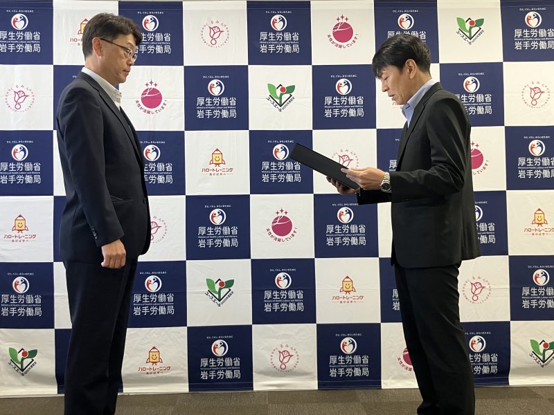 　　　　　　　　　　交付式の模様